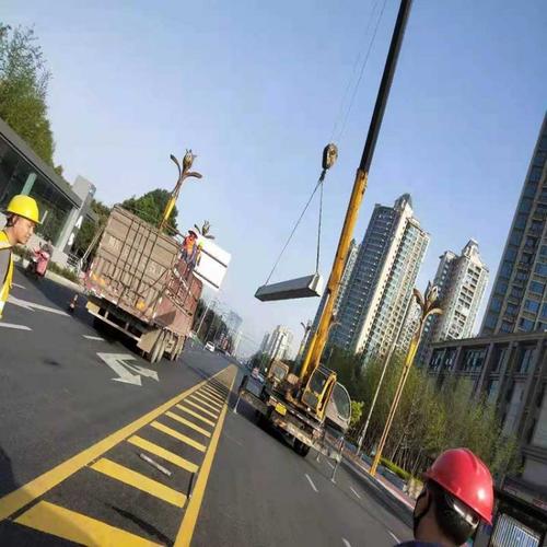 成都隔離欄廠家供應(yīng) 系統(tǒng)化城市交通隔離解決方案